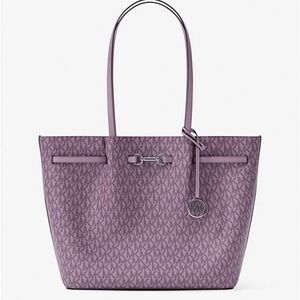 MICHAEL KORS Carson Large Signature Logo Shoulder Tote Bag
Light Quartz
NWT